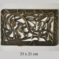 33 cm x 21 cm